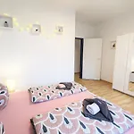 Apartment Urlaubsmagie - Haselmaus - Gemeinschaftsgarten, Sauna & Saisonaler Pool Sebnitz